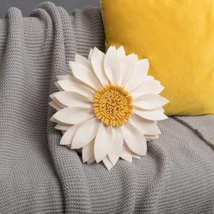 Daisy flower Spring Home Decor throw pillow / Floral accent pillows / Cute flower pillowcase / Decorative cushion / Gift for couch bed
