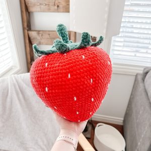Strawberry Pillow CROCHET PATTERN, Amigurumi Crochet Pattern, PDF, English and Spanish